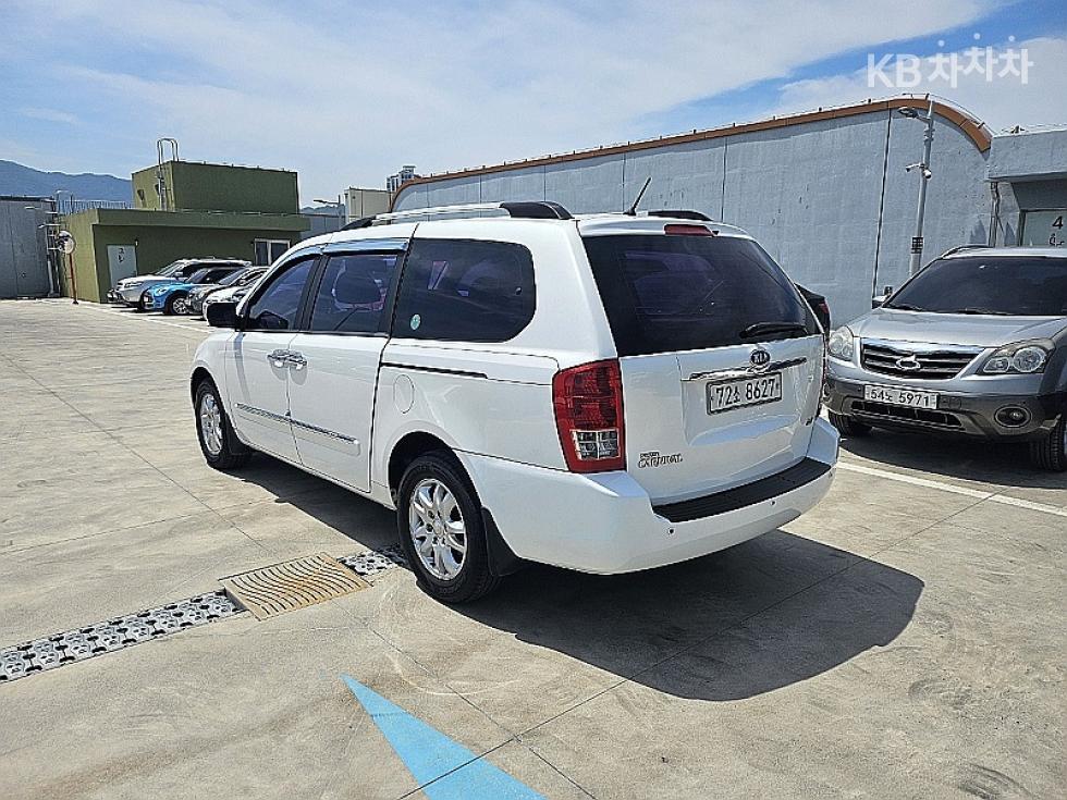 2012 - kia carnival
