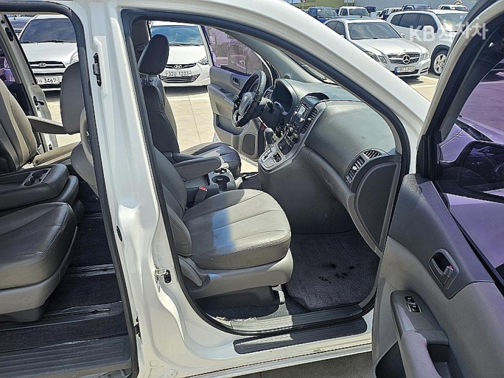 2012 - kia carnival