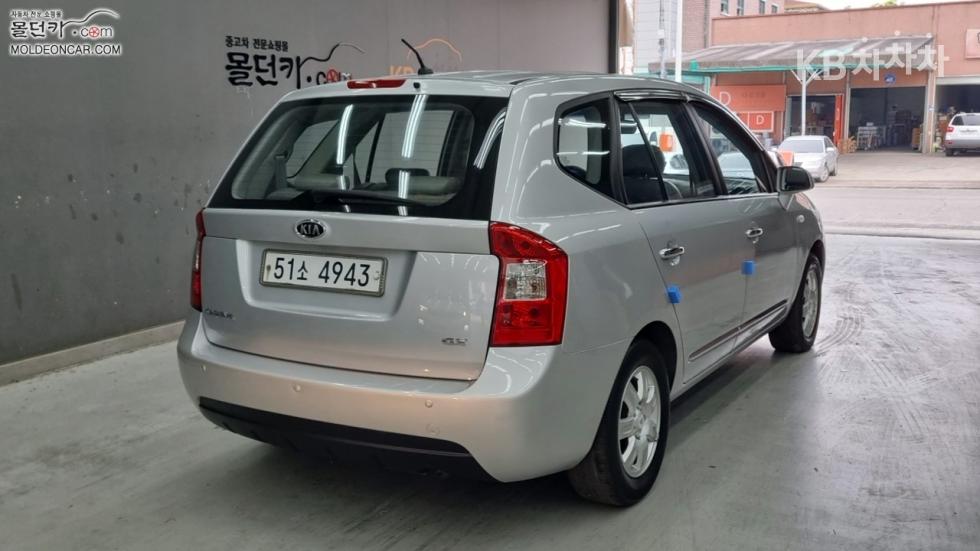 Kia Carens — miniaturë 2