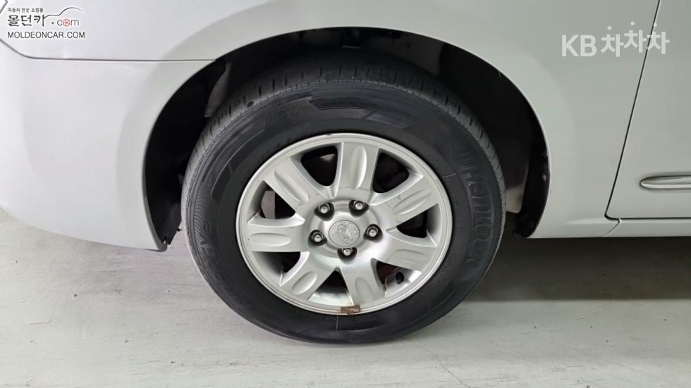Kia Carens — miniaturë 8