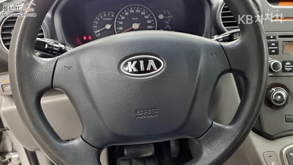 Kia Carens — miniaturë 11