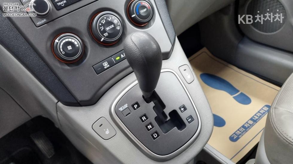 Kia Carens — miniaturë 13