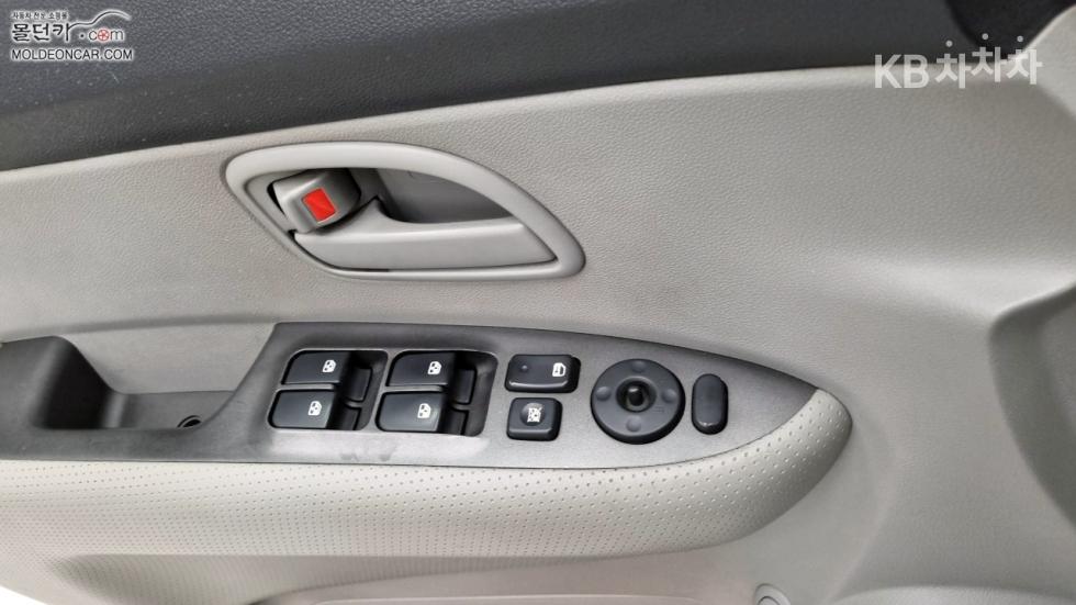 Kia Carens — miniaturë 16