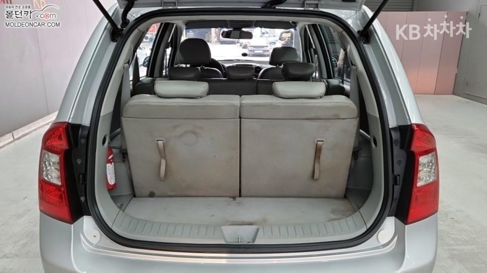 Kia Carens — miniaturë 17