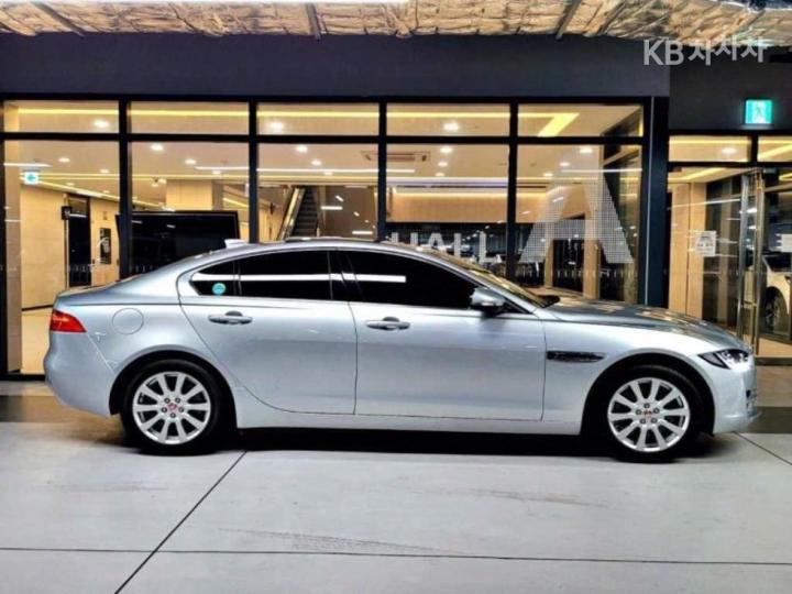 Jaguar XE 2.0 Diesel PRESTIGE 4