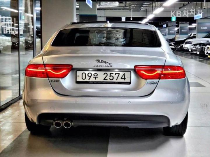 Jaguar XE 2.0 Diesel PRESTIGE 6