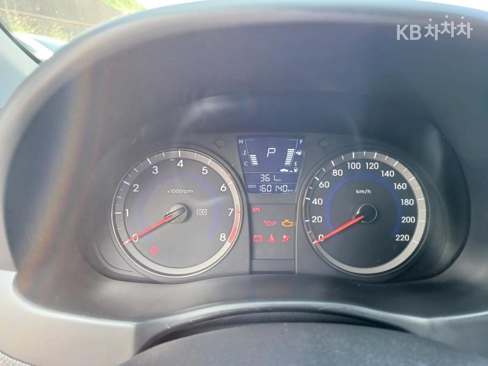 2012 - hyundai accent