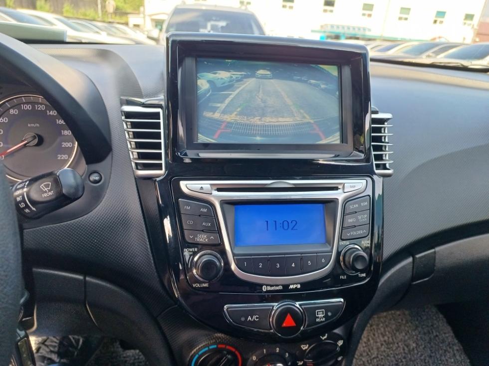 2012 - hyundai accent