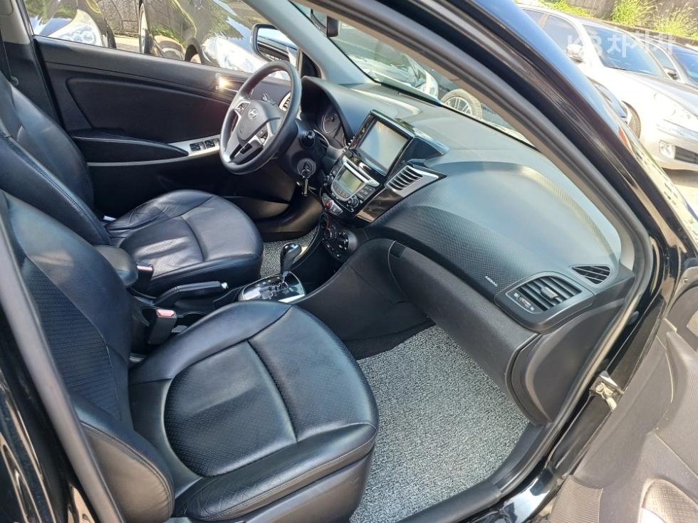 2012 - hyundai accent