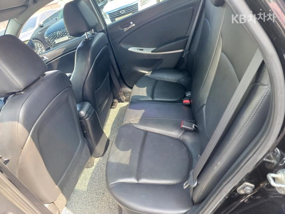 2012 - hyundai accent