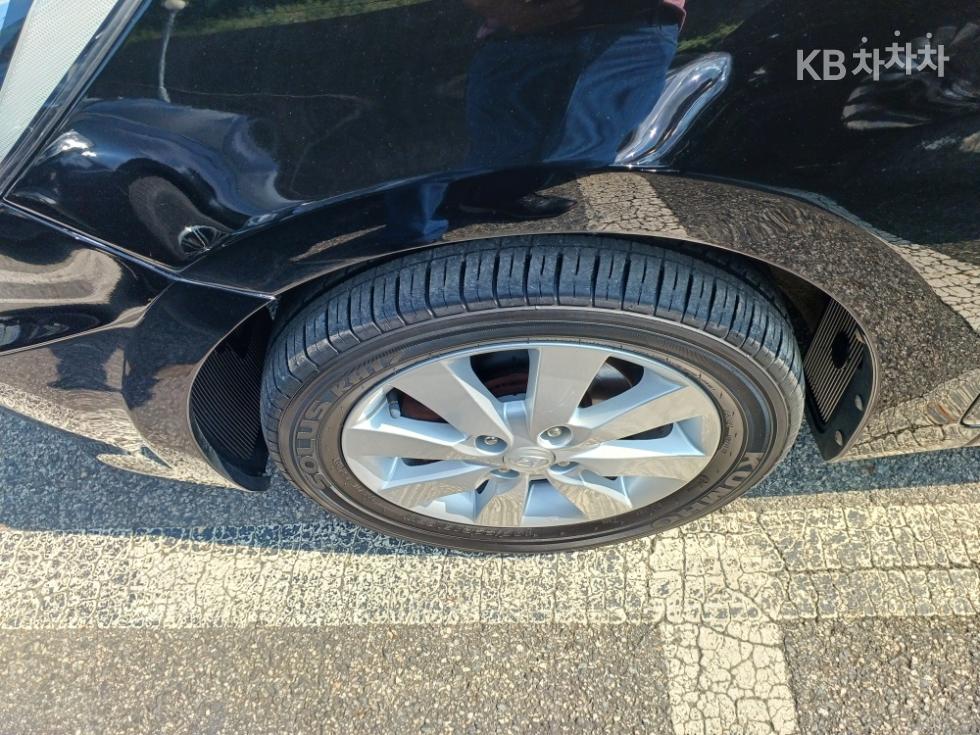 2012 - hyundai accent