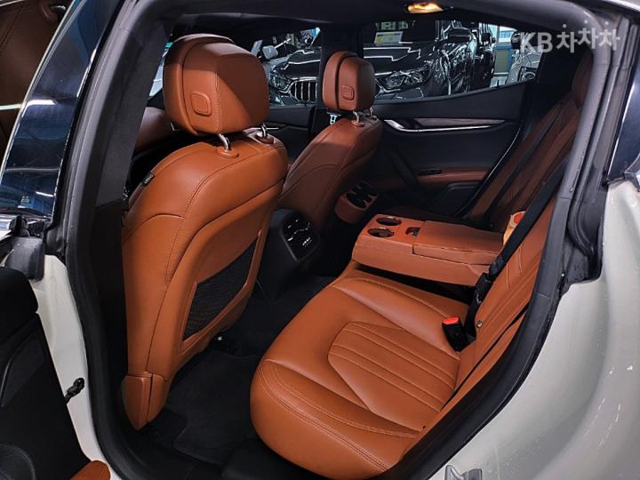 Maserati Ghibli 3.0 Sport 10