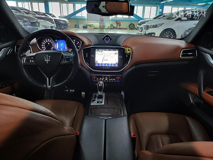 Maserati Ghibli 3.0 Sport 8