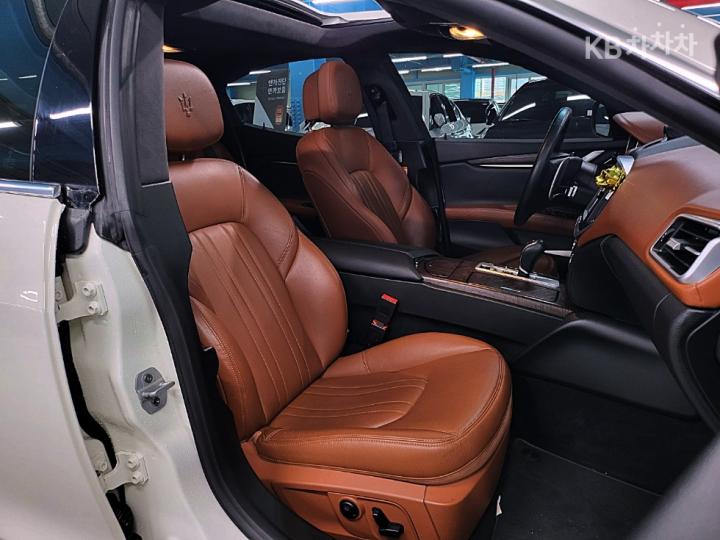 Maserati Ghibli 3.0 Sport 9