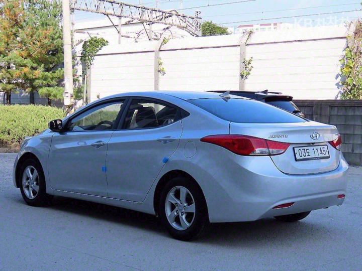 Hyundai Avante MD LPI M16 Deluxe 4