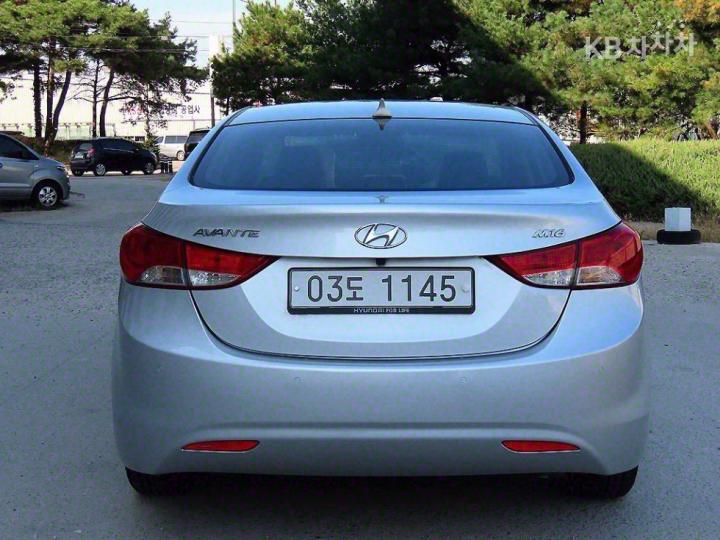 Hyundai Avante MD LPI M16 Deluxe 5