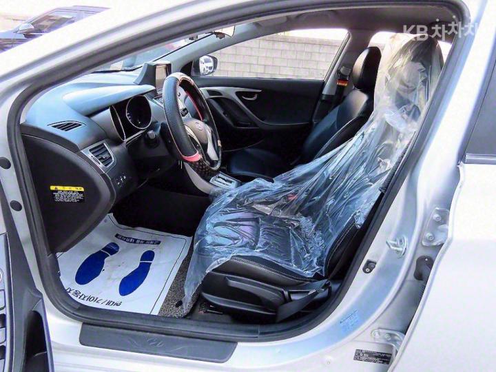 Hyundai Avante MD LPI M16 Deluxe 6