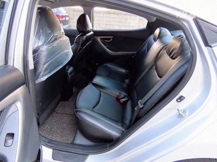 Hyundai Avante MD LPI M16 Deluxe 7