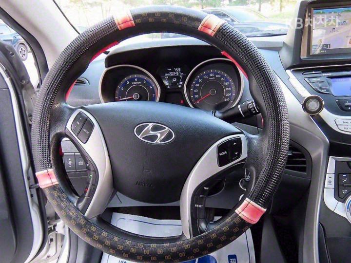 Hyundai Avante MD LPI M16 Deluxe 9