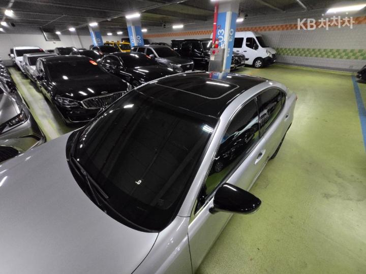 Lexus ES New 300h Executive 8