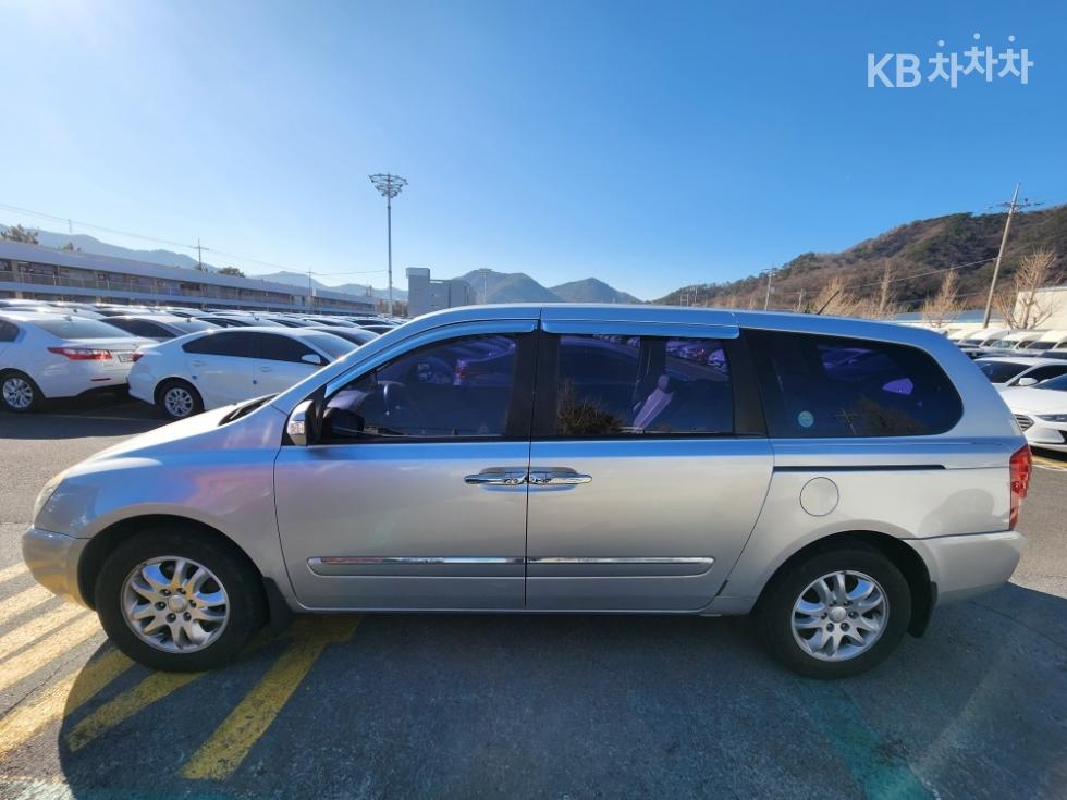 2012 - kia carnival