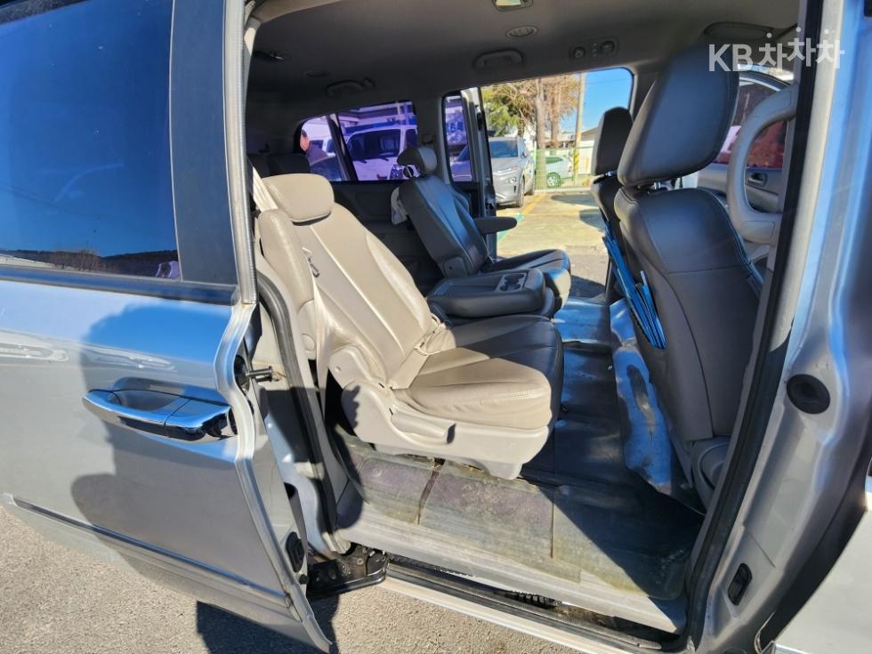 2012 - kia carnival