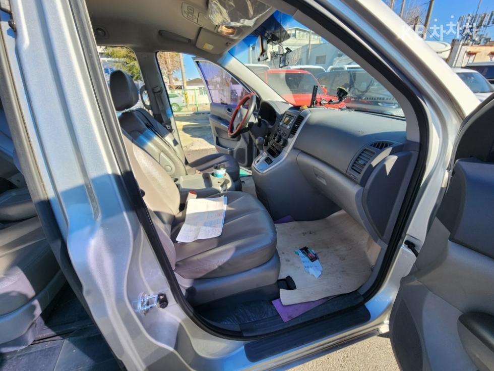 2012 - kia carnival