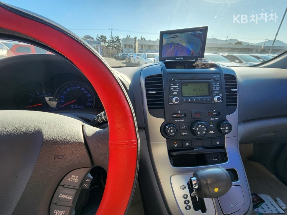 2012 - kia carnival
