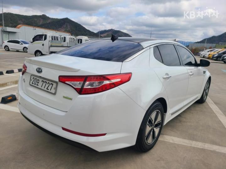Kia K5 Hybrid Luxury 4