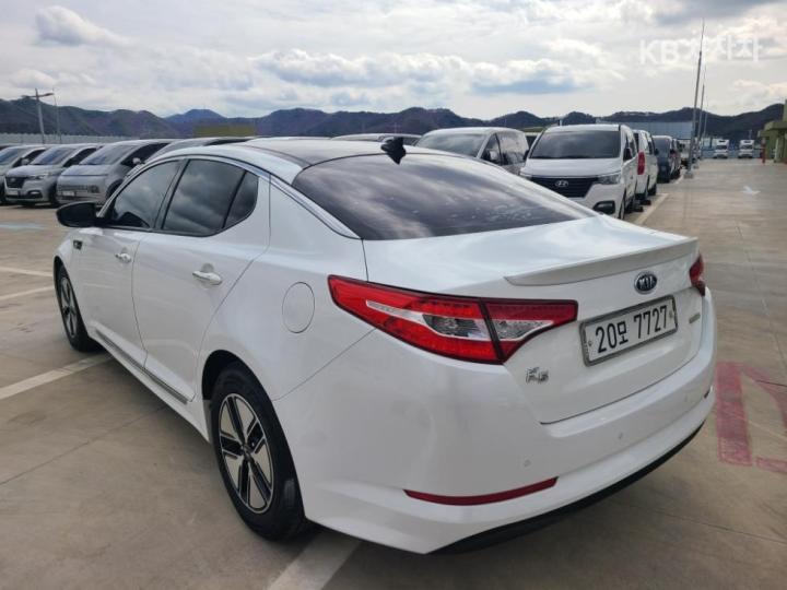 Kia K5 Hybrid Luxury 8