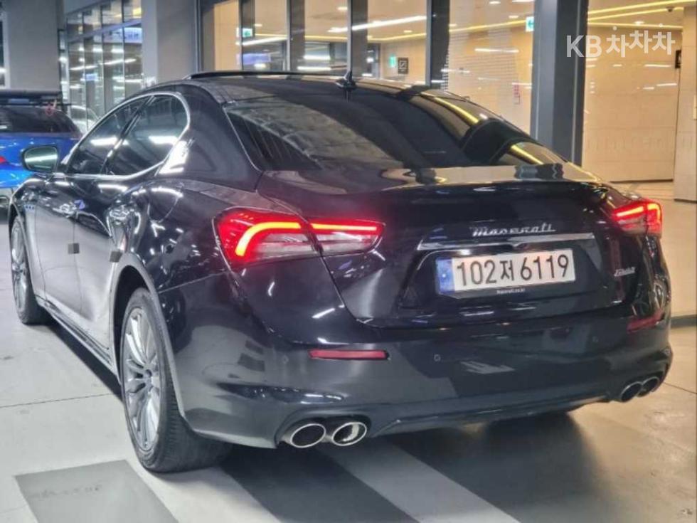 2022 - maserati ghibli