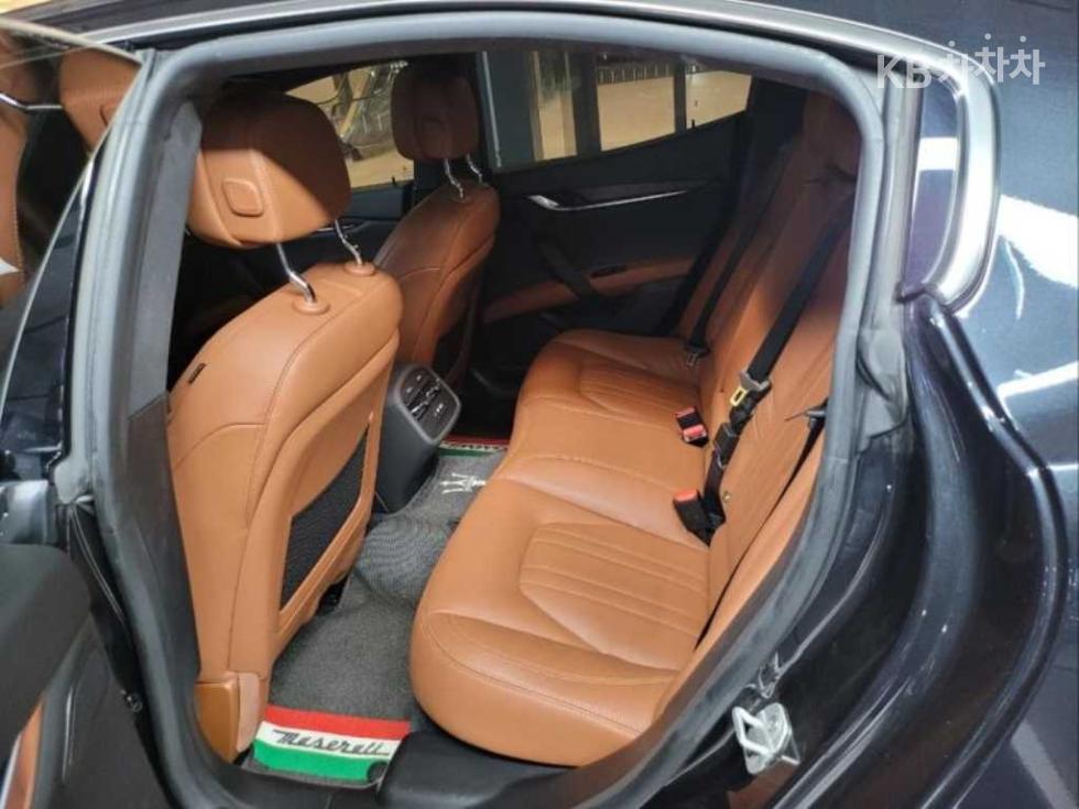 2022 - maserati ghibli