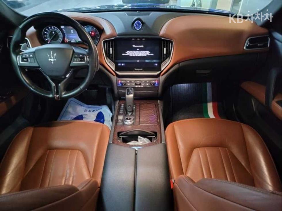 2022 - maserati ghibli