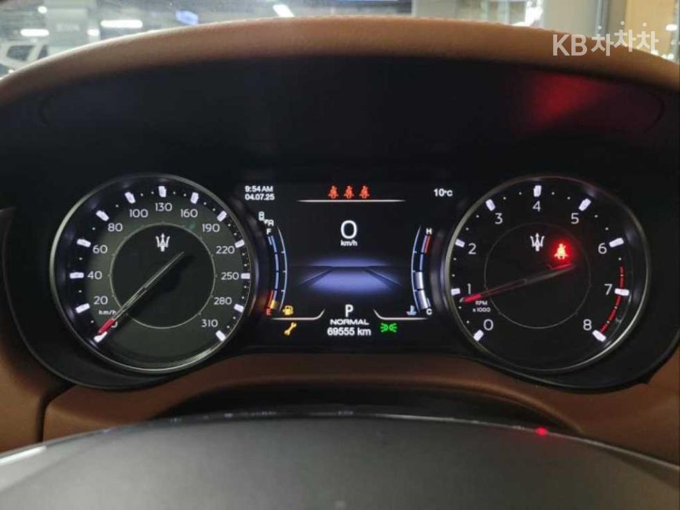 2022 - maserati ghibli