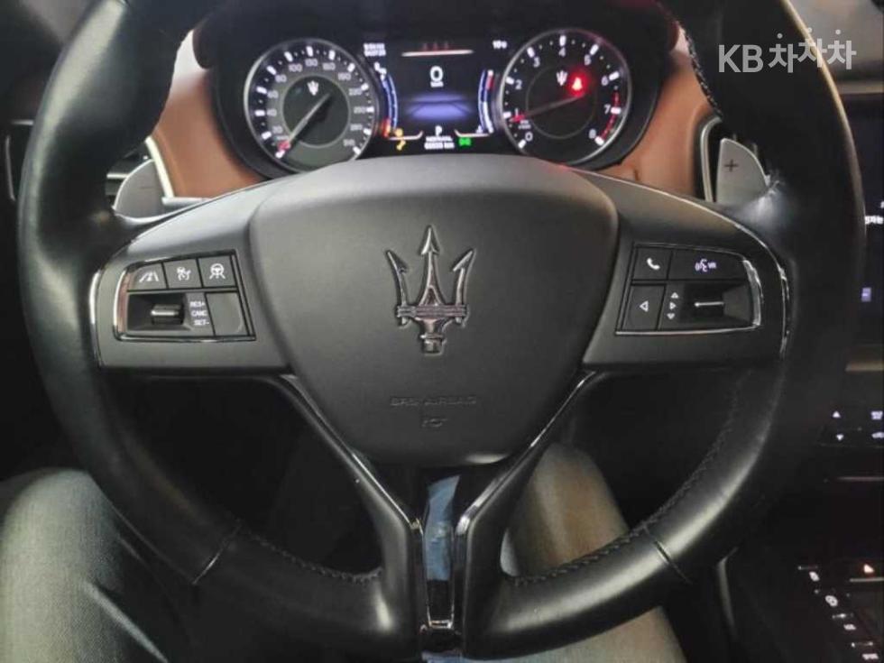 2022 - maserati ghibli