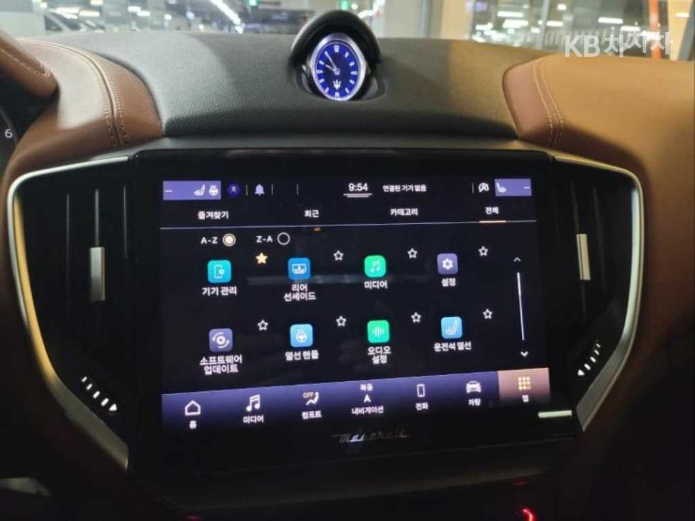 2022 - maserati ghibli