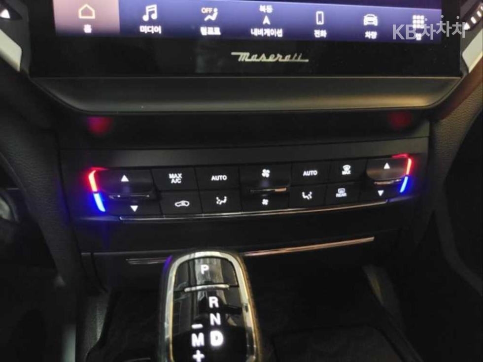 2022 - maserati ghibli