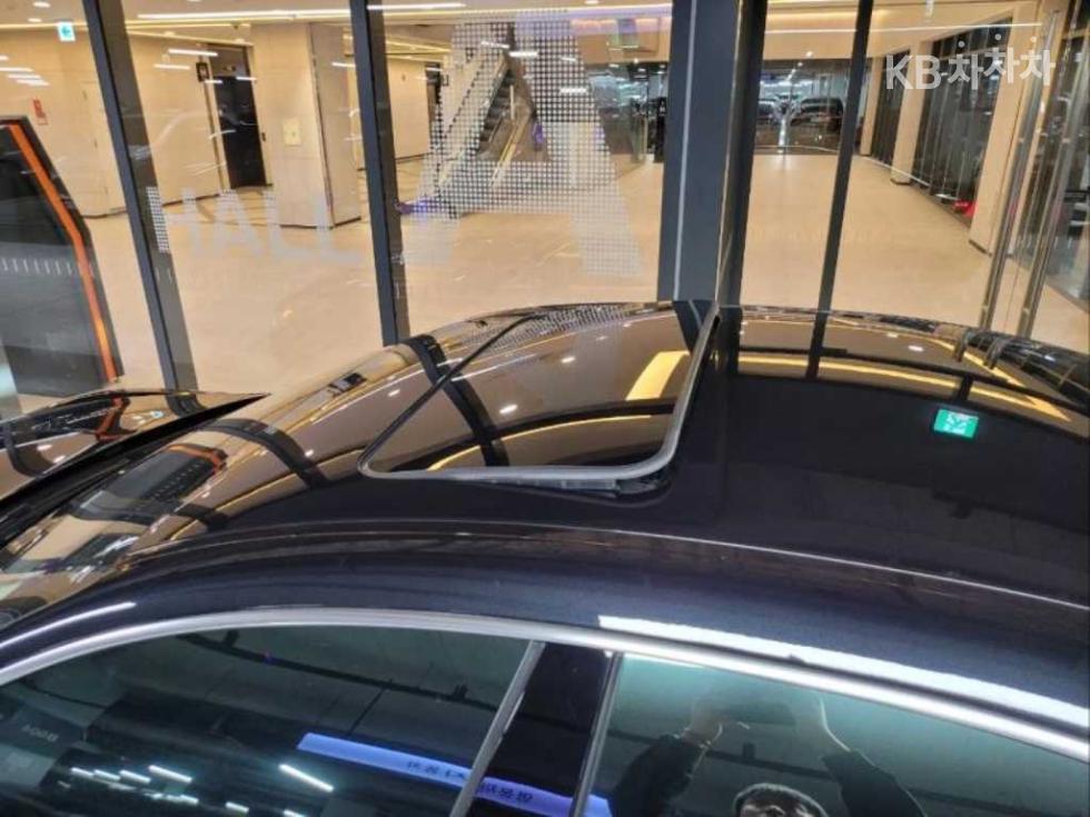 2022 - maserati ghibli