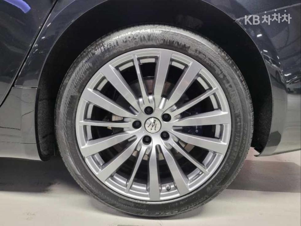 2022 - maserati ghibli