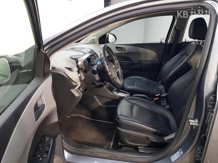 Chevrolet Aveo L Regular 8