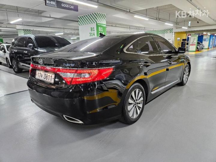 Hyundai Grandeur Hybrid Premium 5