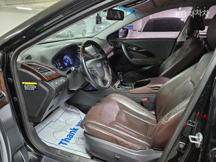 Hyundai Grandeur Hybrid Premium 6