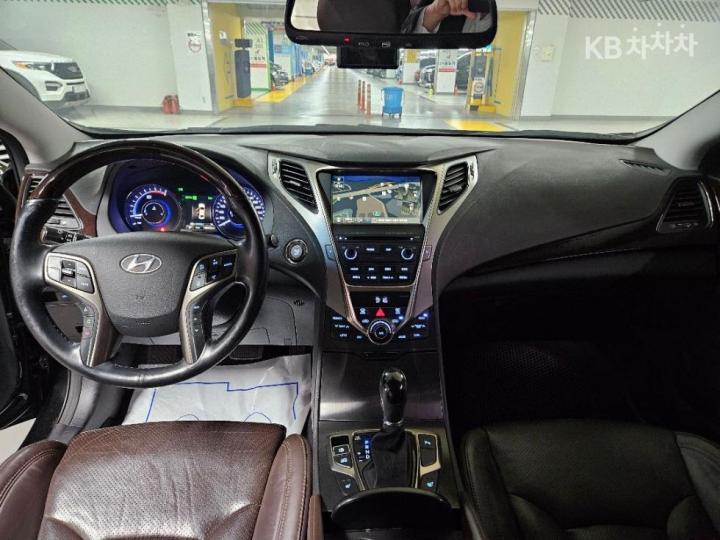 Hyundai Grandeur Hybrid Premium 8