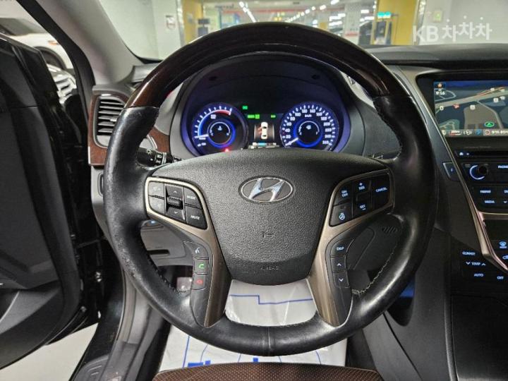 Hyundai Grandeur Hybrid Premium 9