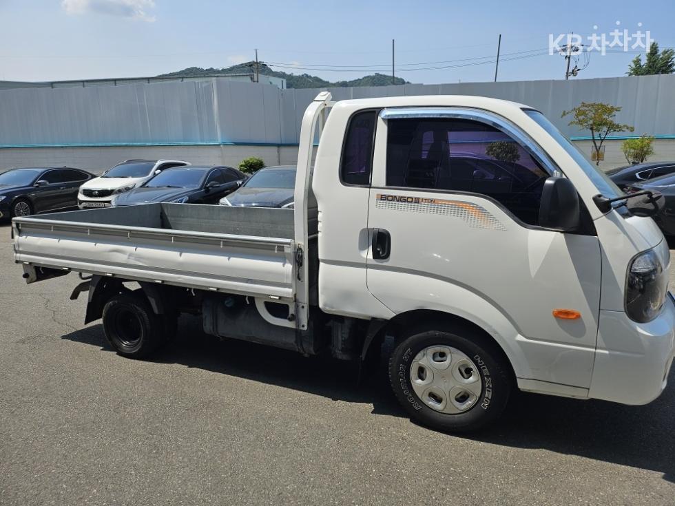 2013 - kia bongo iii