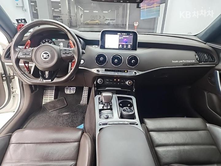 Kia Stinger 3.3 Turbo 2WD GT 8