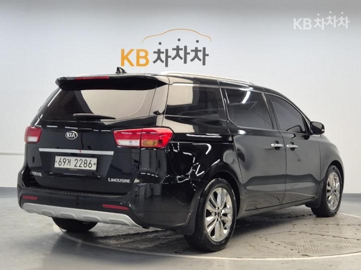 Kia Carnival 2.2 Diesel Limousine President 4
