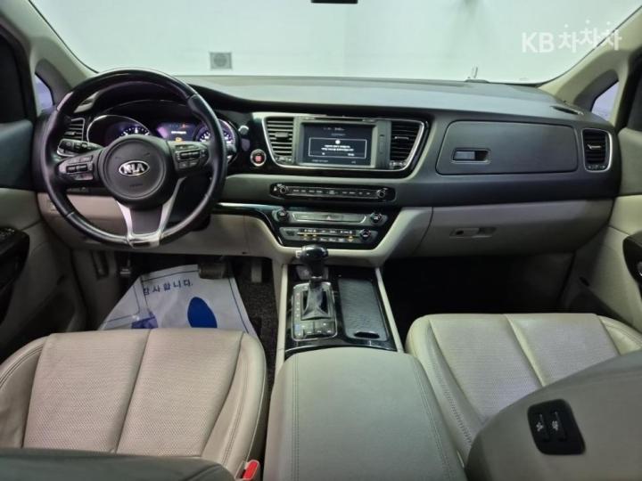 Kia Carnival 2.2 Diesel Limousine President 7