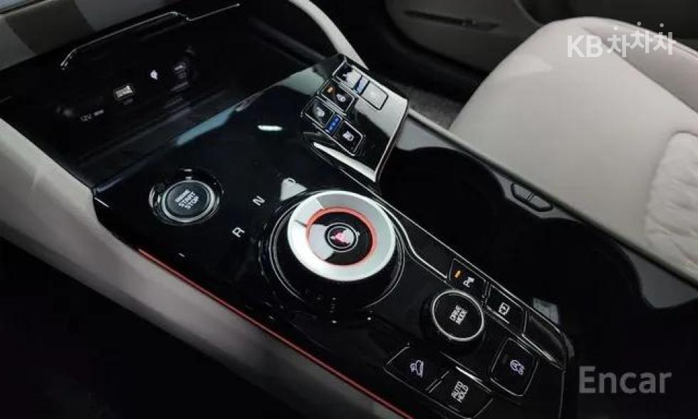 2023 - kia sportage