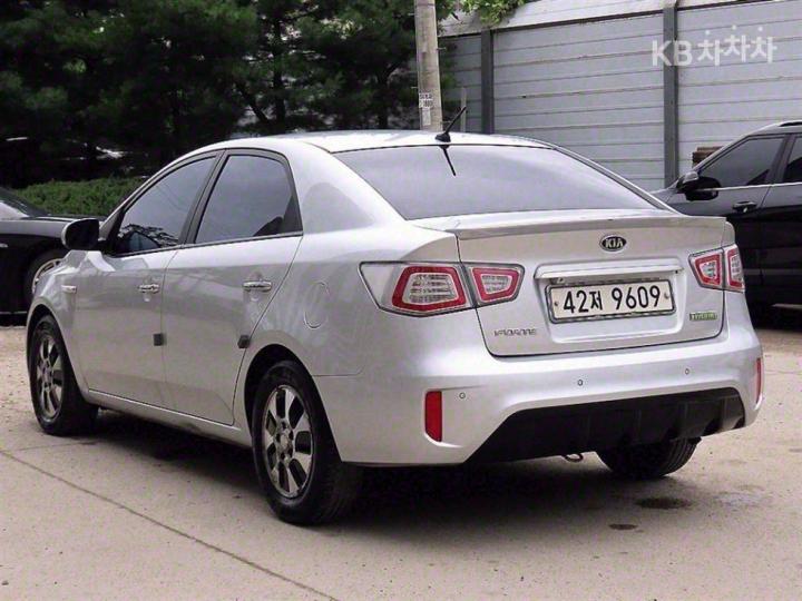 Kia Forte 1.6 Hybrid LPI HEV Base Type 4